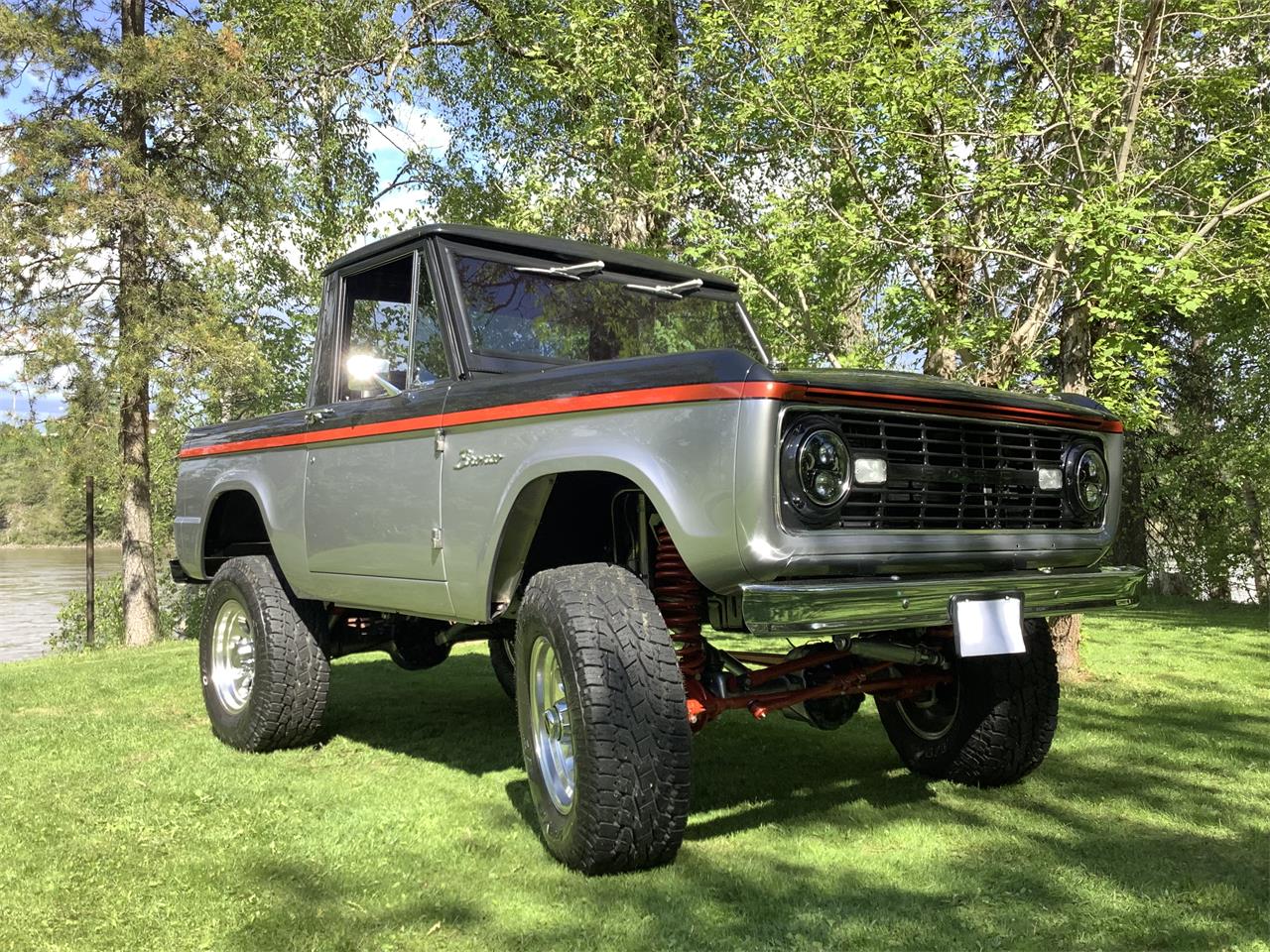 Ford-Bronco-1966-Black-16