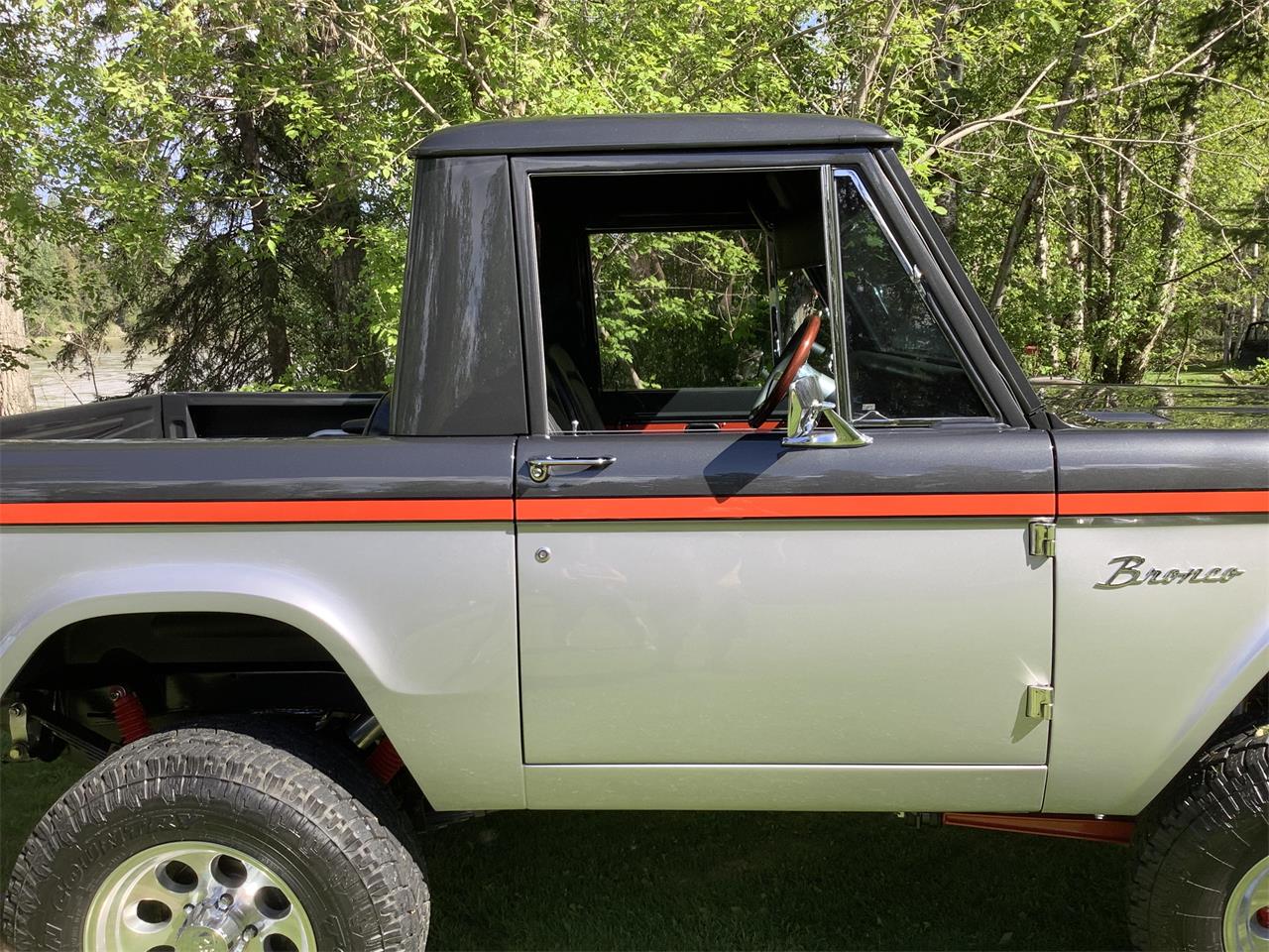 Ford-Bronco-1966-Black-18