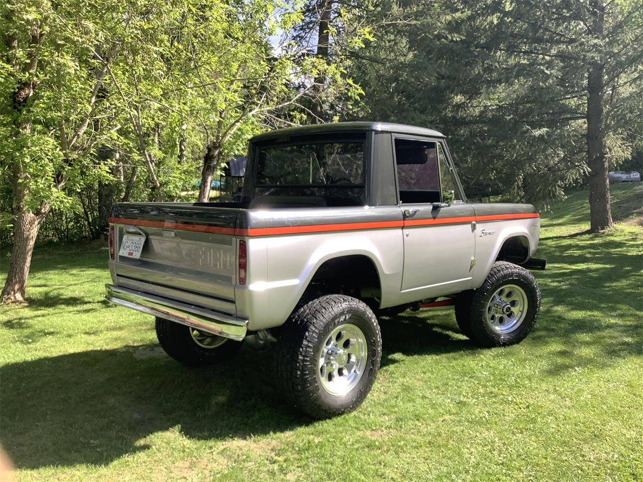 Ford-Bronco-1966-Black-19