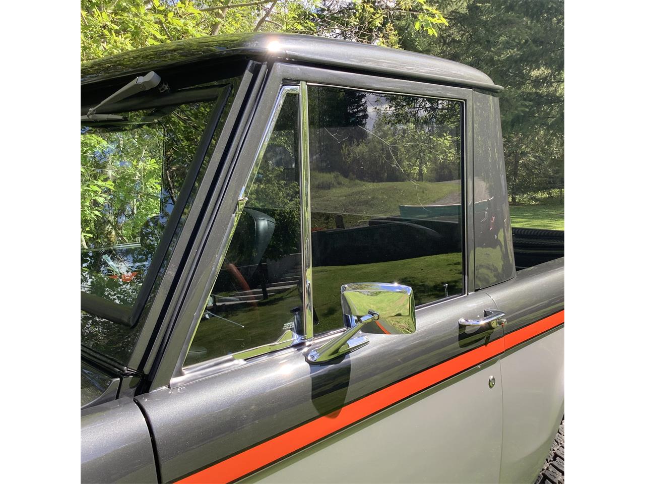 Ford-Bronco-1966-Black-2