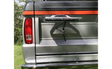 Ford-Bronco-1966-Black-20