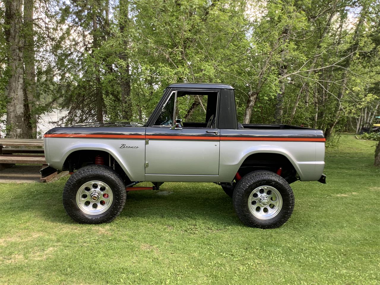 Ford-Bronco-1966-Black-22