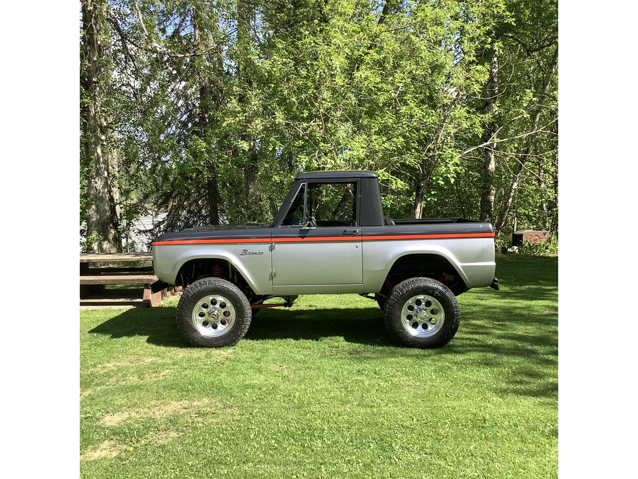 Ford-Bronco-1966-Black-23