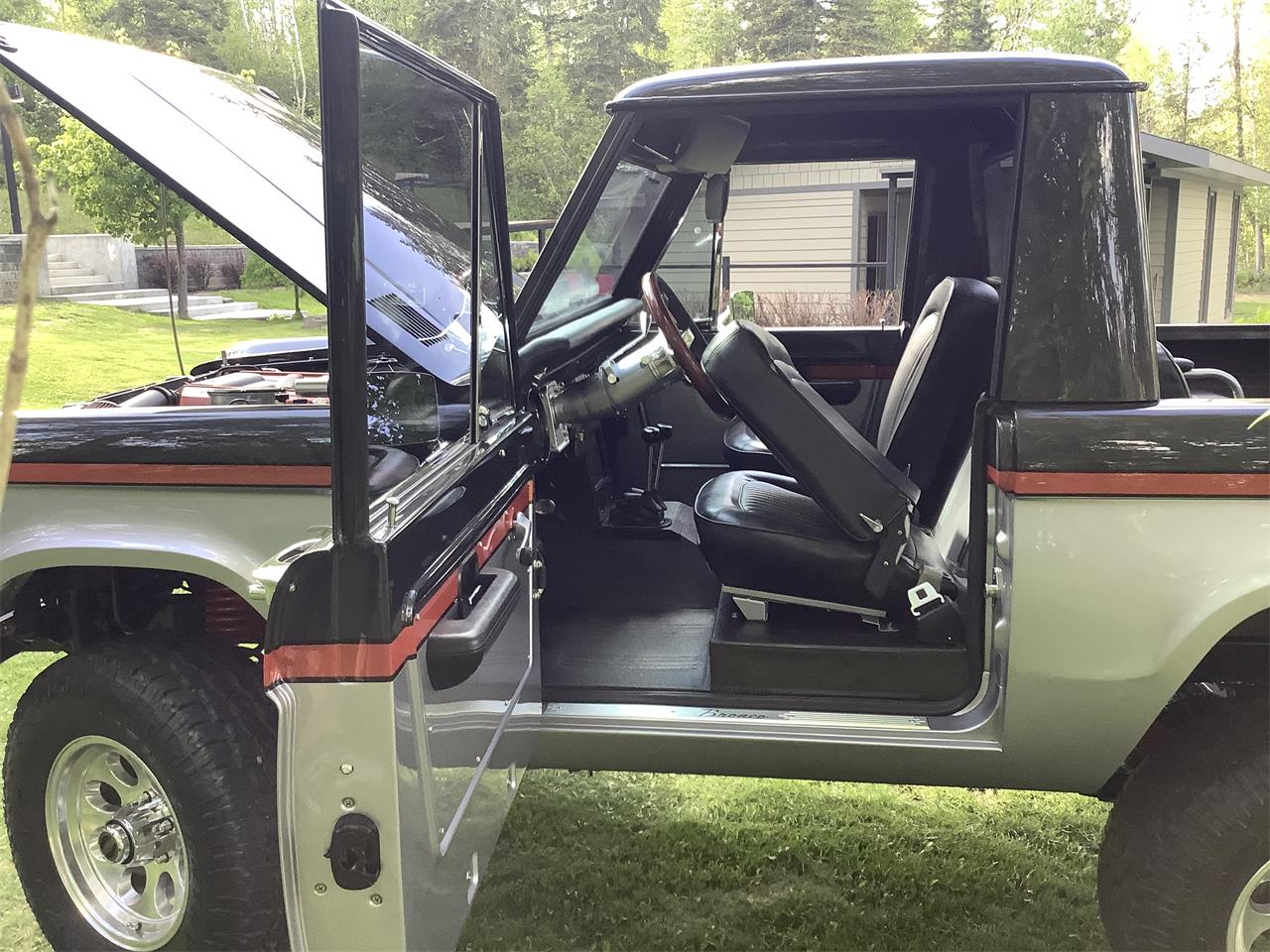 Ford-Bronco-1966-Black-28