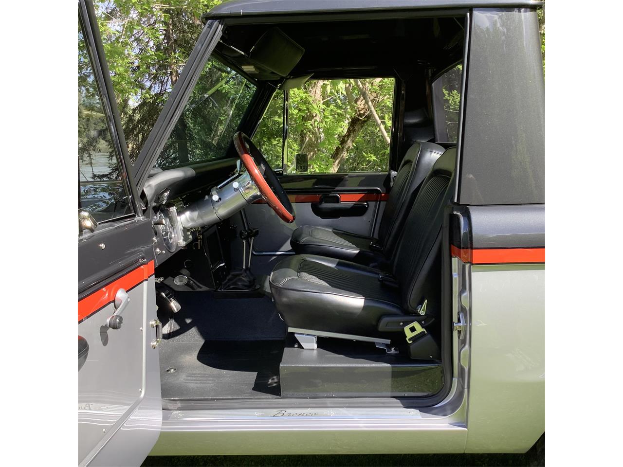 Ford-Bronco-1966-Black-29