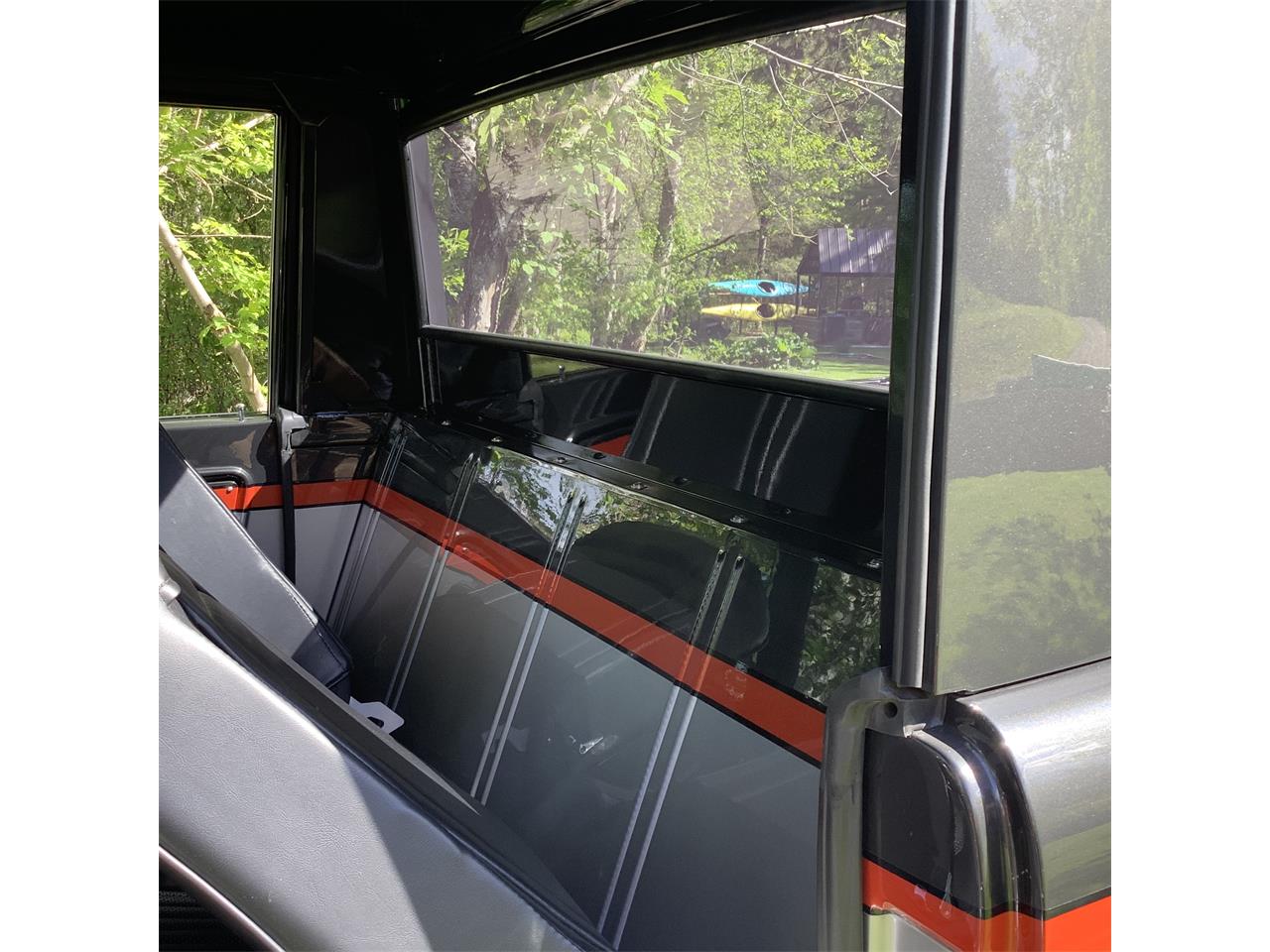 Ford-Bronco-1966-Black-37
