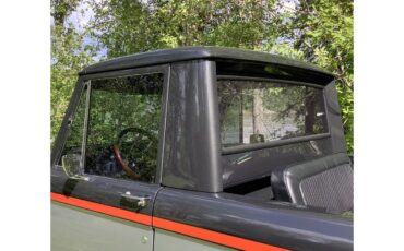 Ford-Bronco-1966-Black-5
