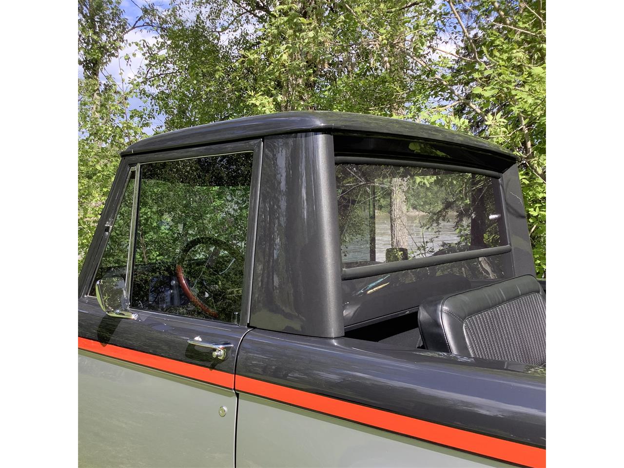 Ford-Bronco-1966-Black-5