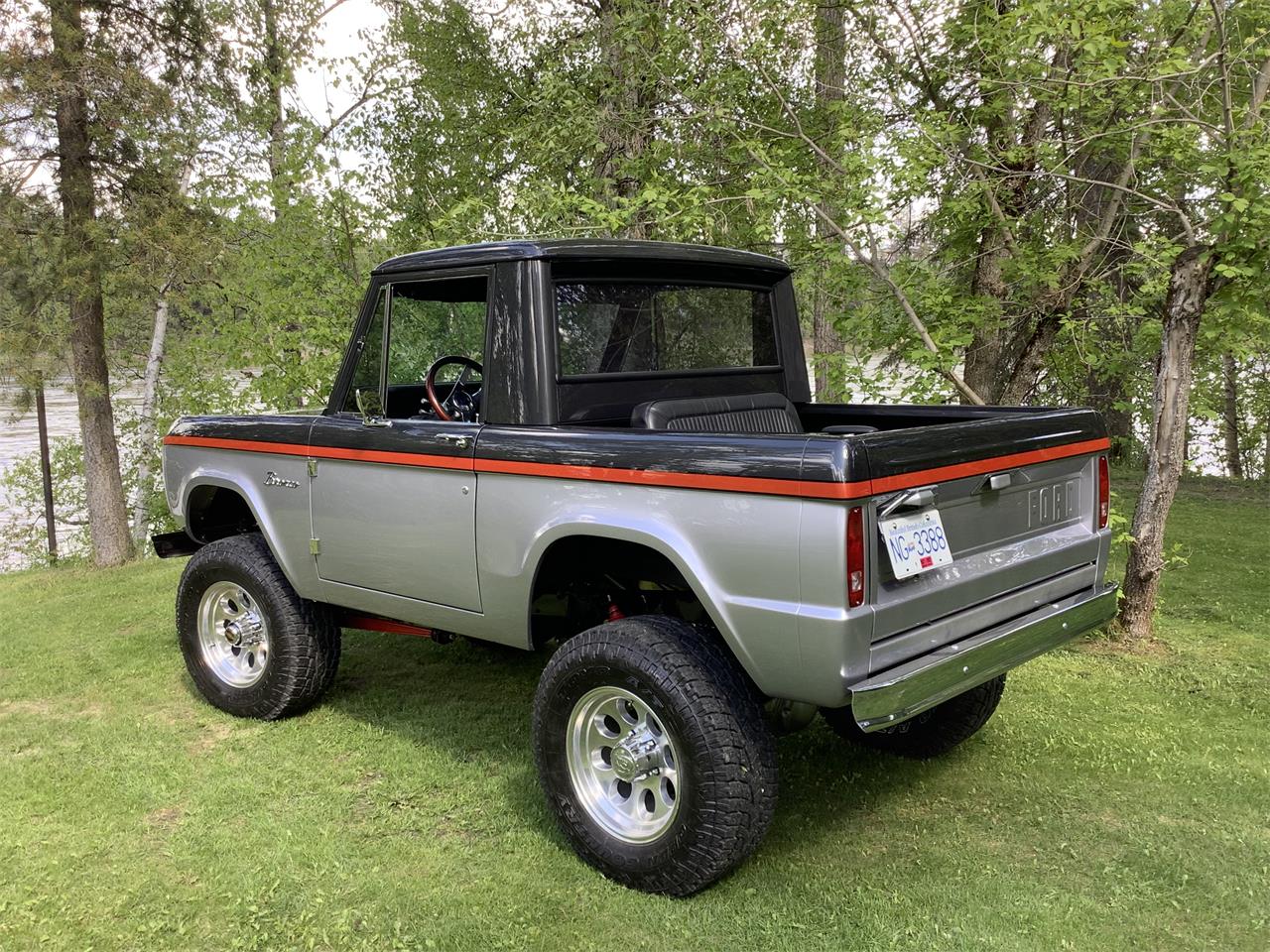 Ford-Bronco-1966-Black-7