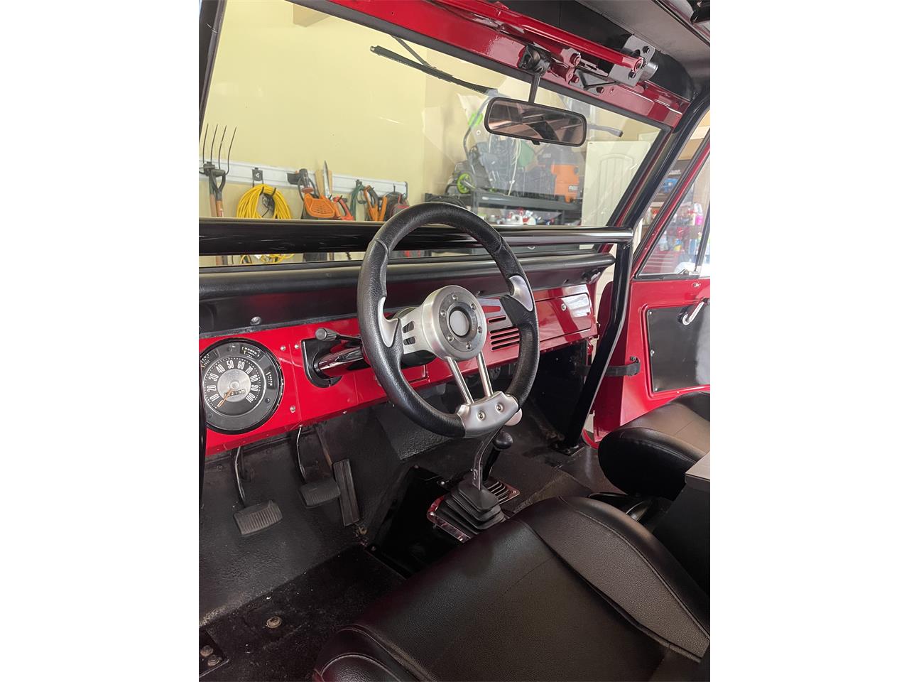 Ford-Bronco-1966-Ford-Red-Black-15