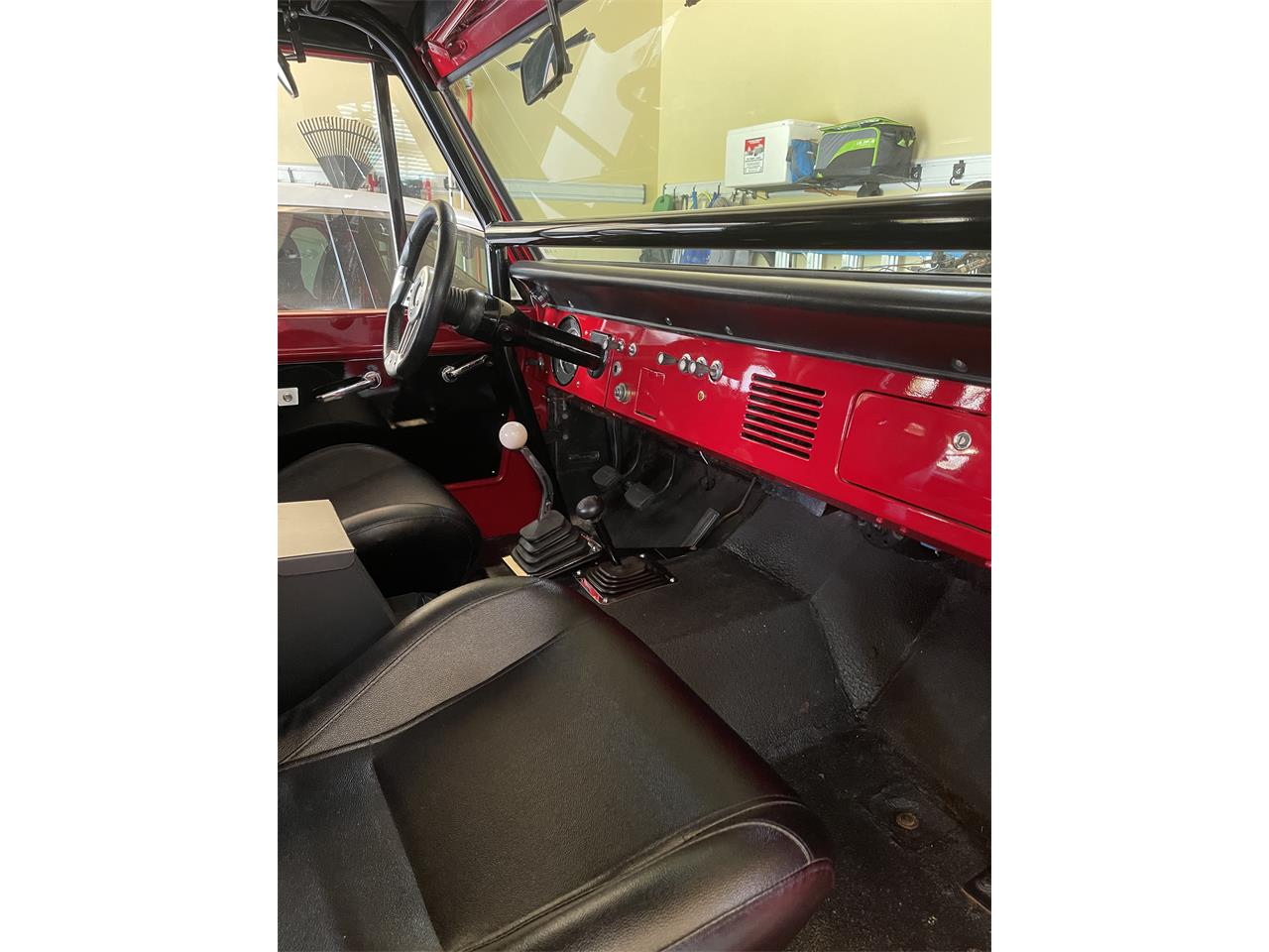 Ford-Bronco-1966-Ford-Red-Black-16