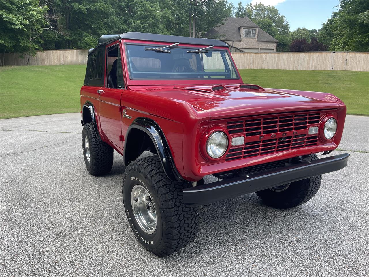 Ford-Bronco-1966-Ford-Red-Black-26