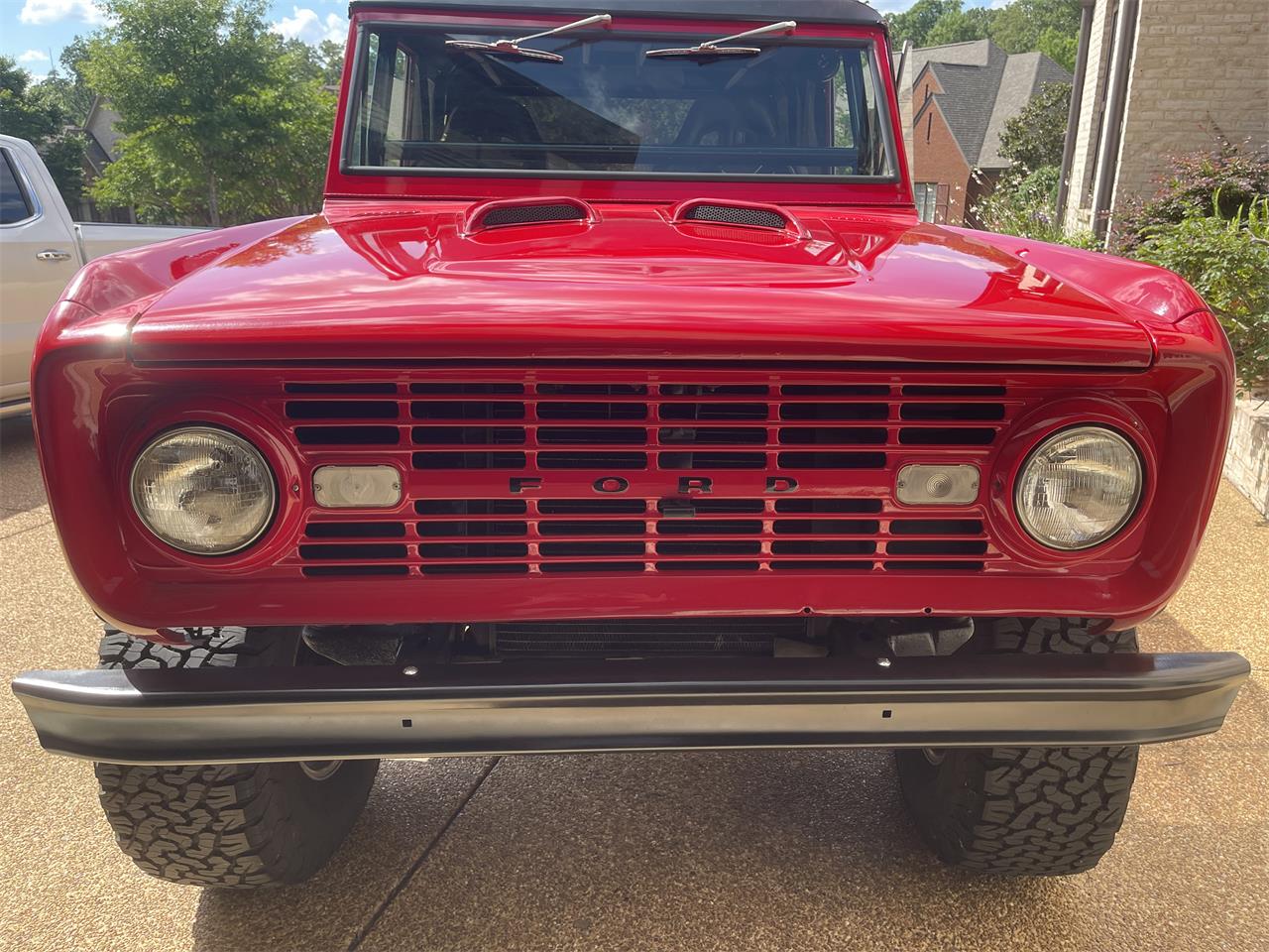 Ford-Bronco-1966-Ford-Red-Black-8