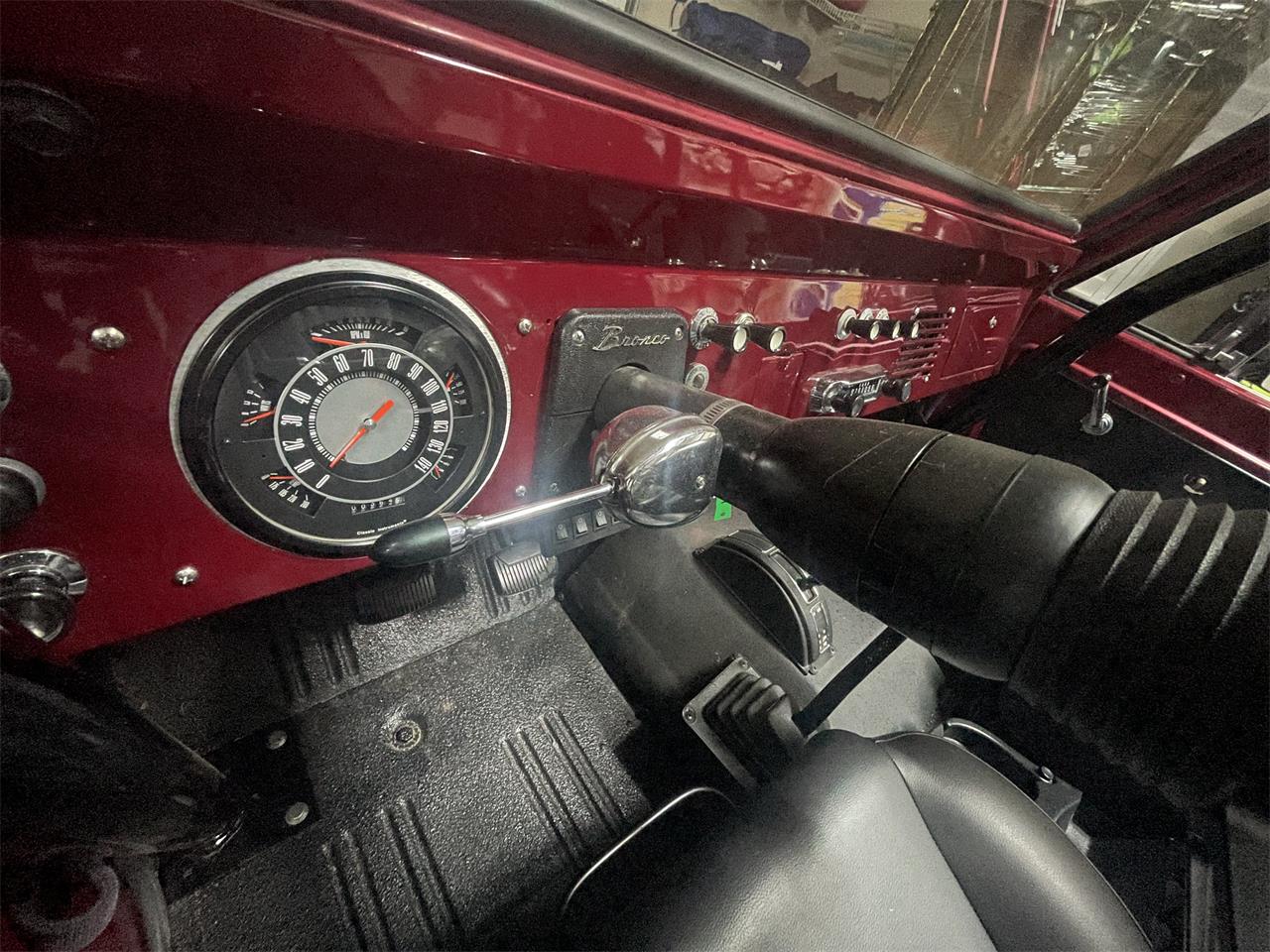 Ford-Bronco-1966-Red-Black-10