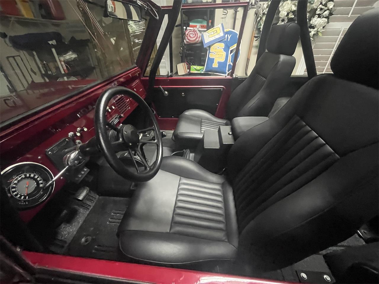 Ford-Bronco-1966-Red-Black-11