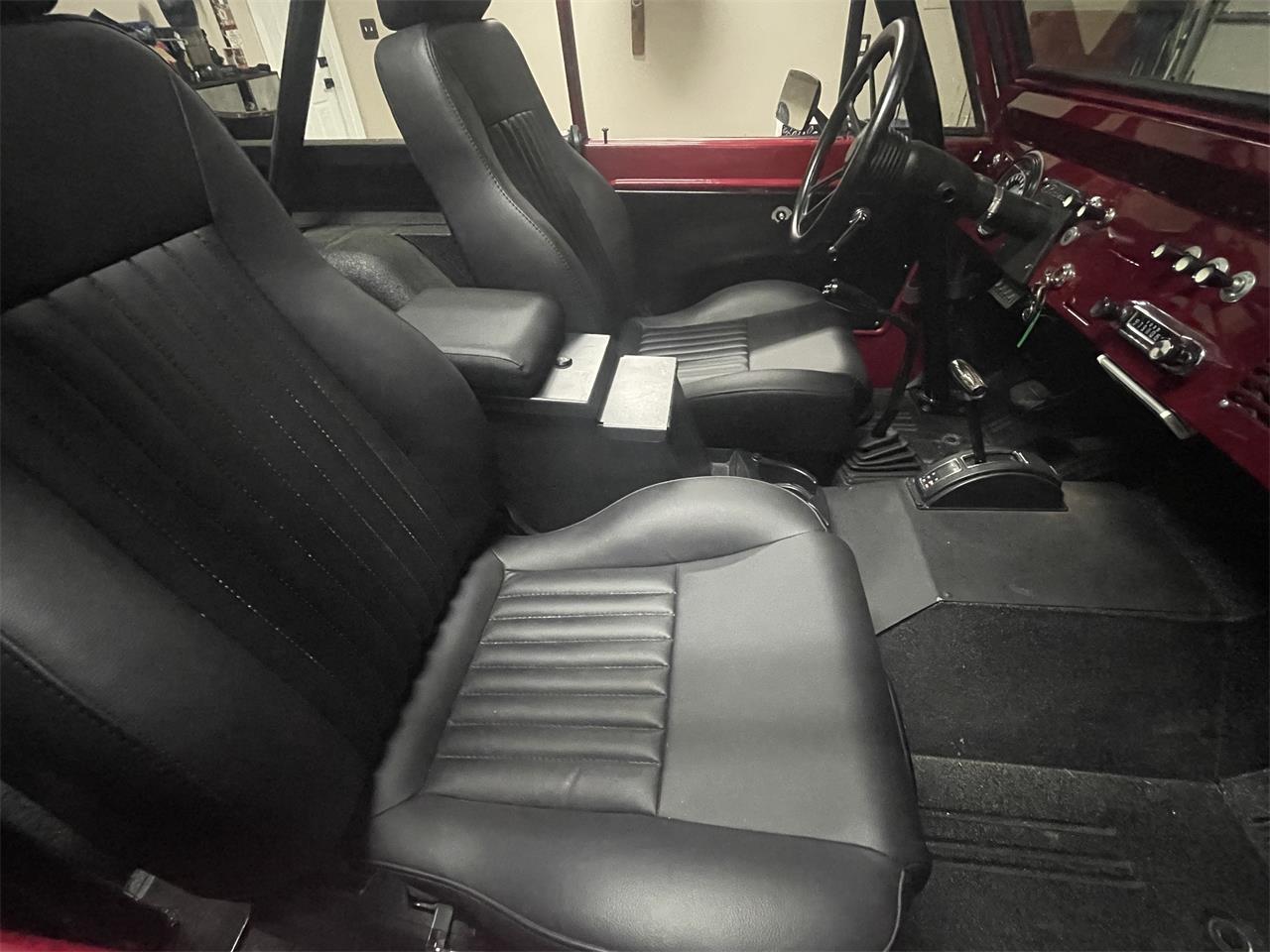 Ford-Bronco-1966-Red-Black-13