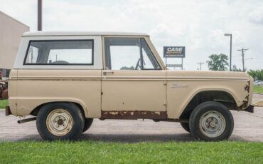 Ford-Bronco-1966-Sahara-Beige-exterio-Tan