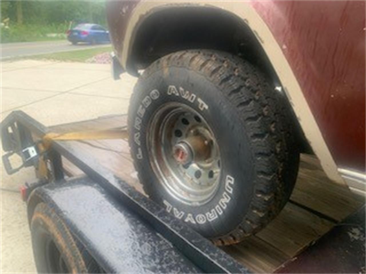 Ford-Bronco-1967-Maroon-white-5
