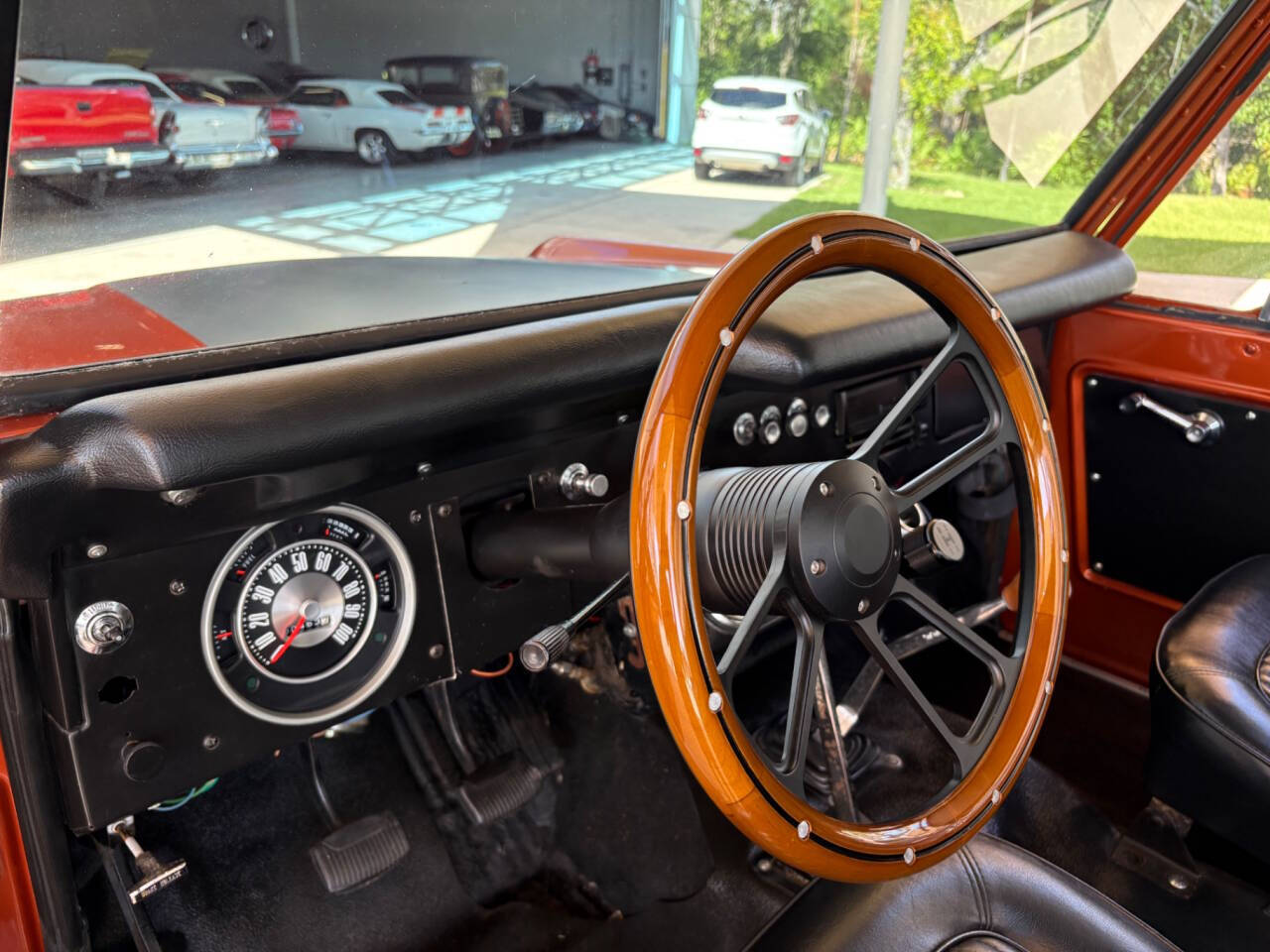 Ford-Bronco-1967-SUV-21