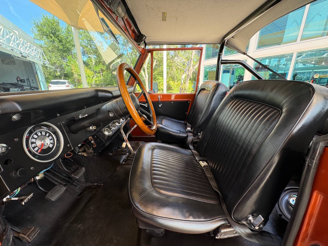 Ford-Bronco-1967-SUV-22