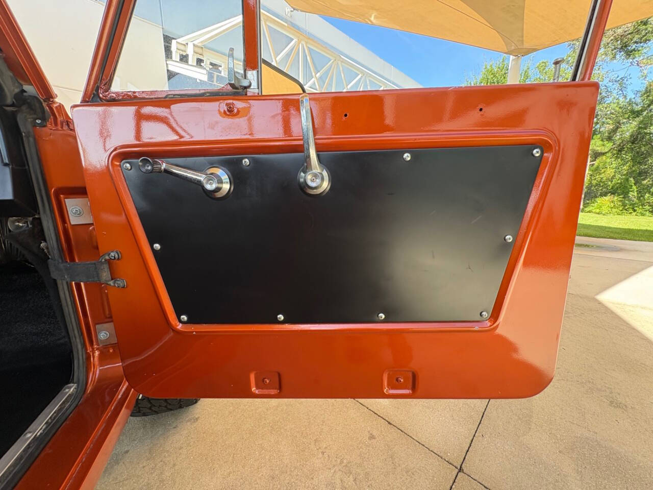 Ford-Bronco-1967-SUV-25