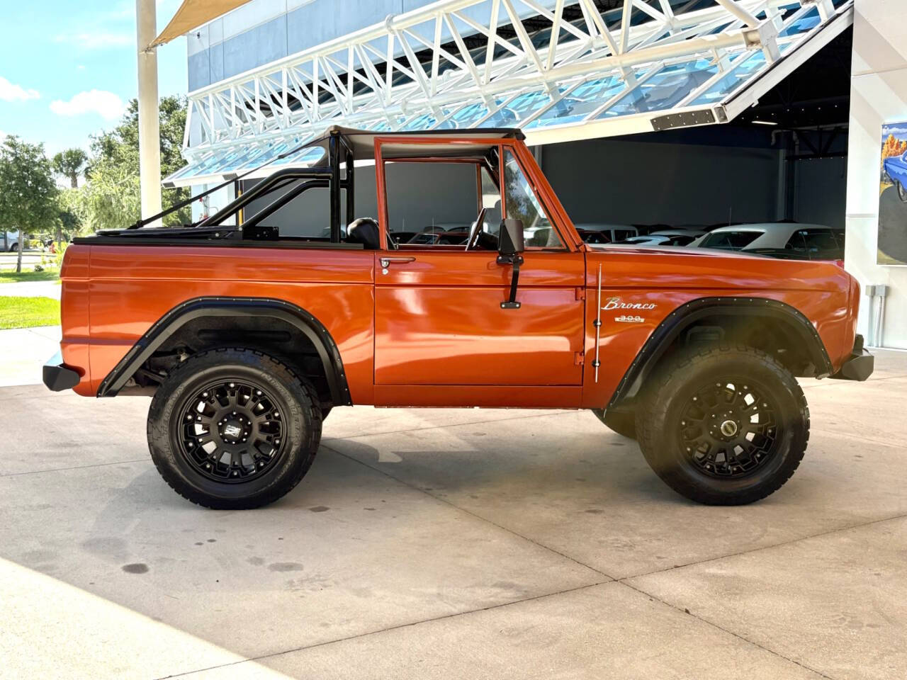 Ford-Bronco-1967-SUV-3