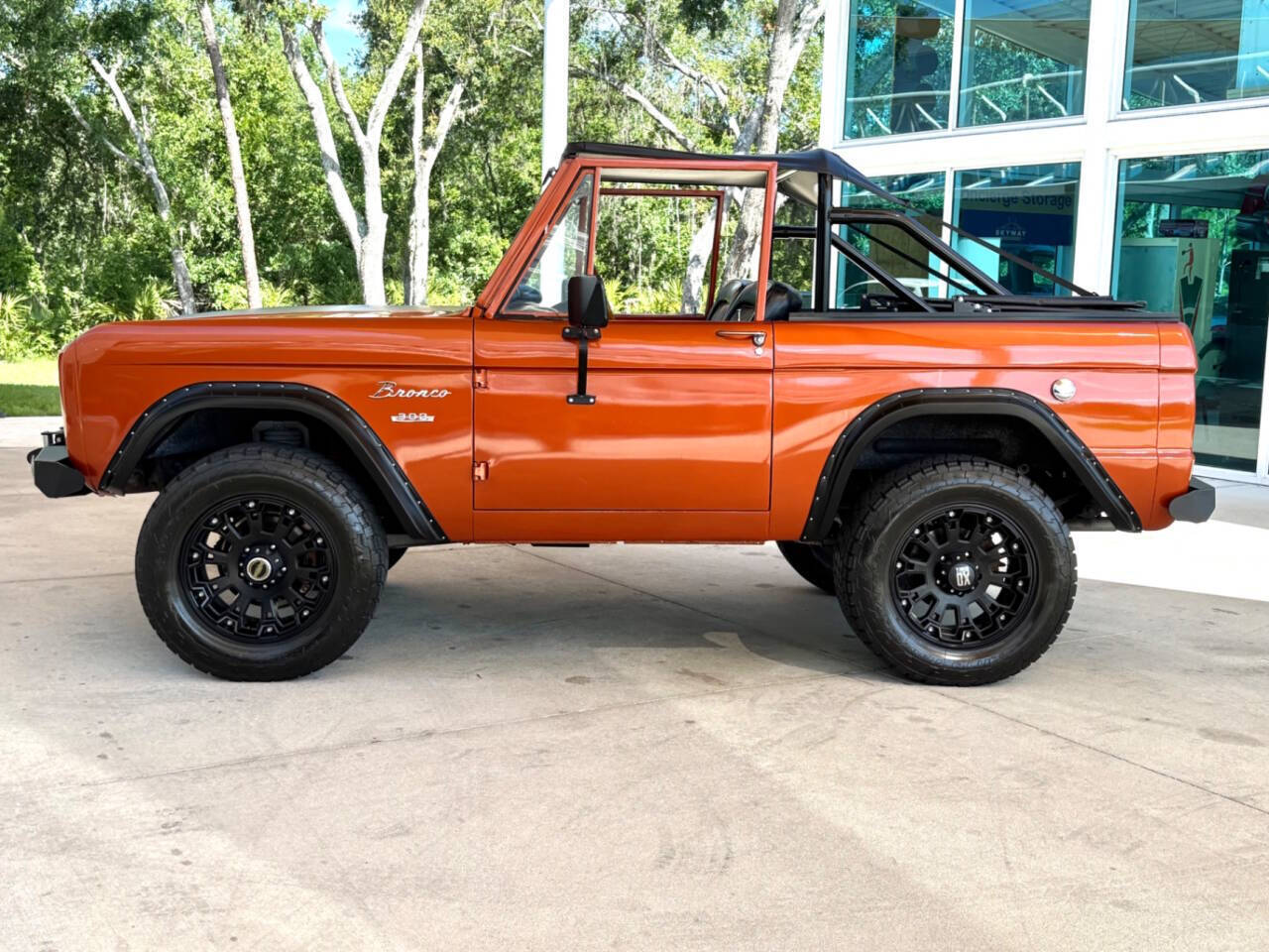 Ford-Bronco-1967-SUV-8