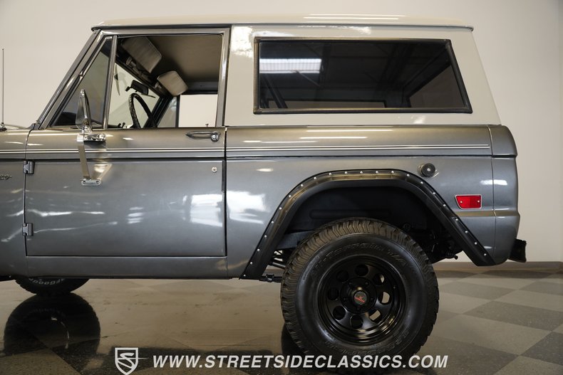 Ford-Bronco-1968-Dark-Gray-Metallic-Black-23