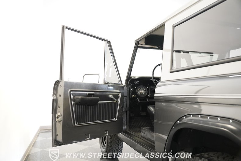 Ford-Bronco-1968-Dark-Gray-Metallic-Black-31