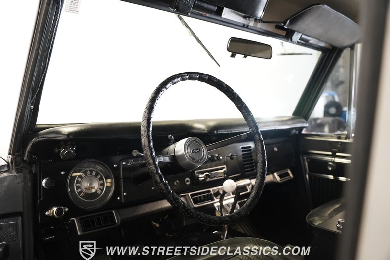 Ford-Bronco-1968-Dark-Gray-Metallic-Black-34