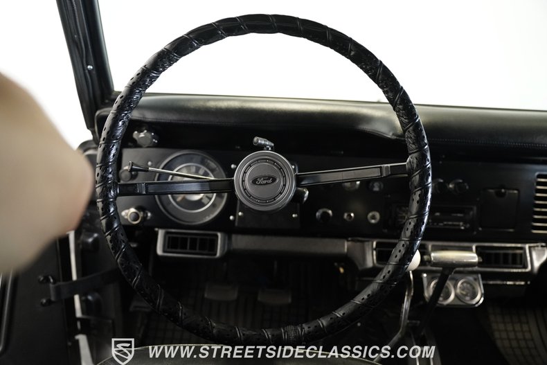 Ford-Bronco-1968-Dark-Gray-Metallic-Black-35
