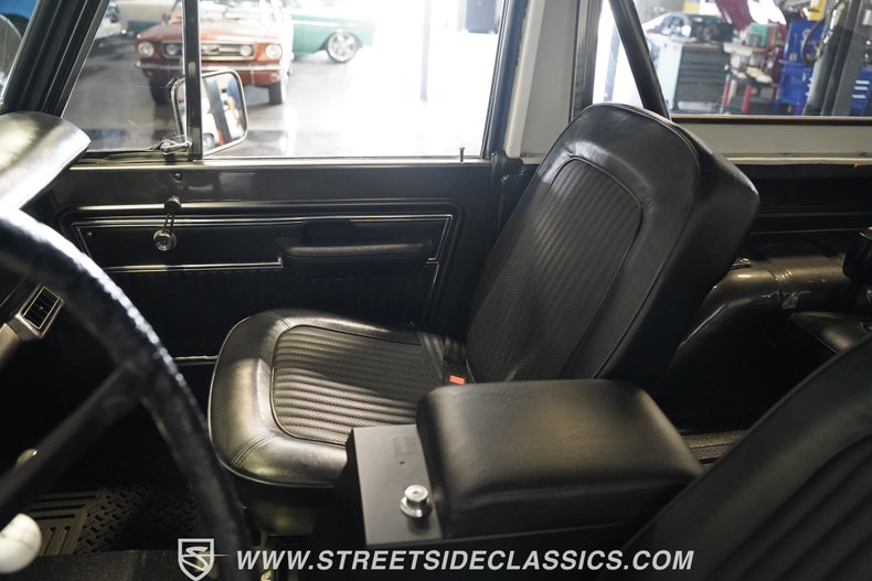 Ford-Bronco-1968-Dark-Gray-Metallic-Black-39