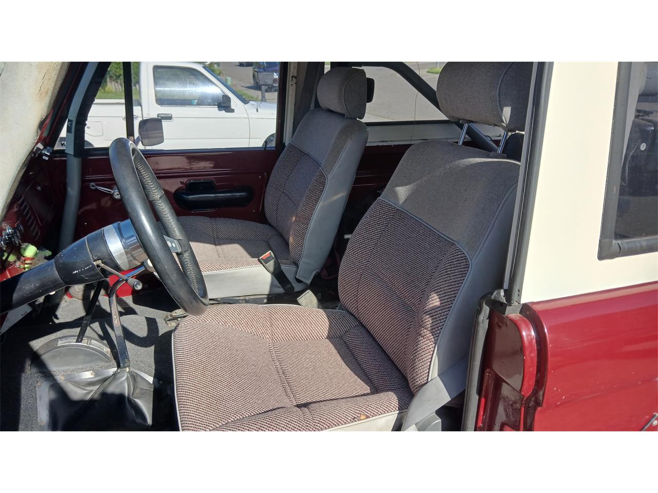 Ford-Bronco-1968-Maroon-Grey-14
