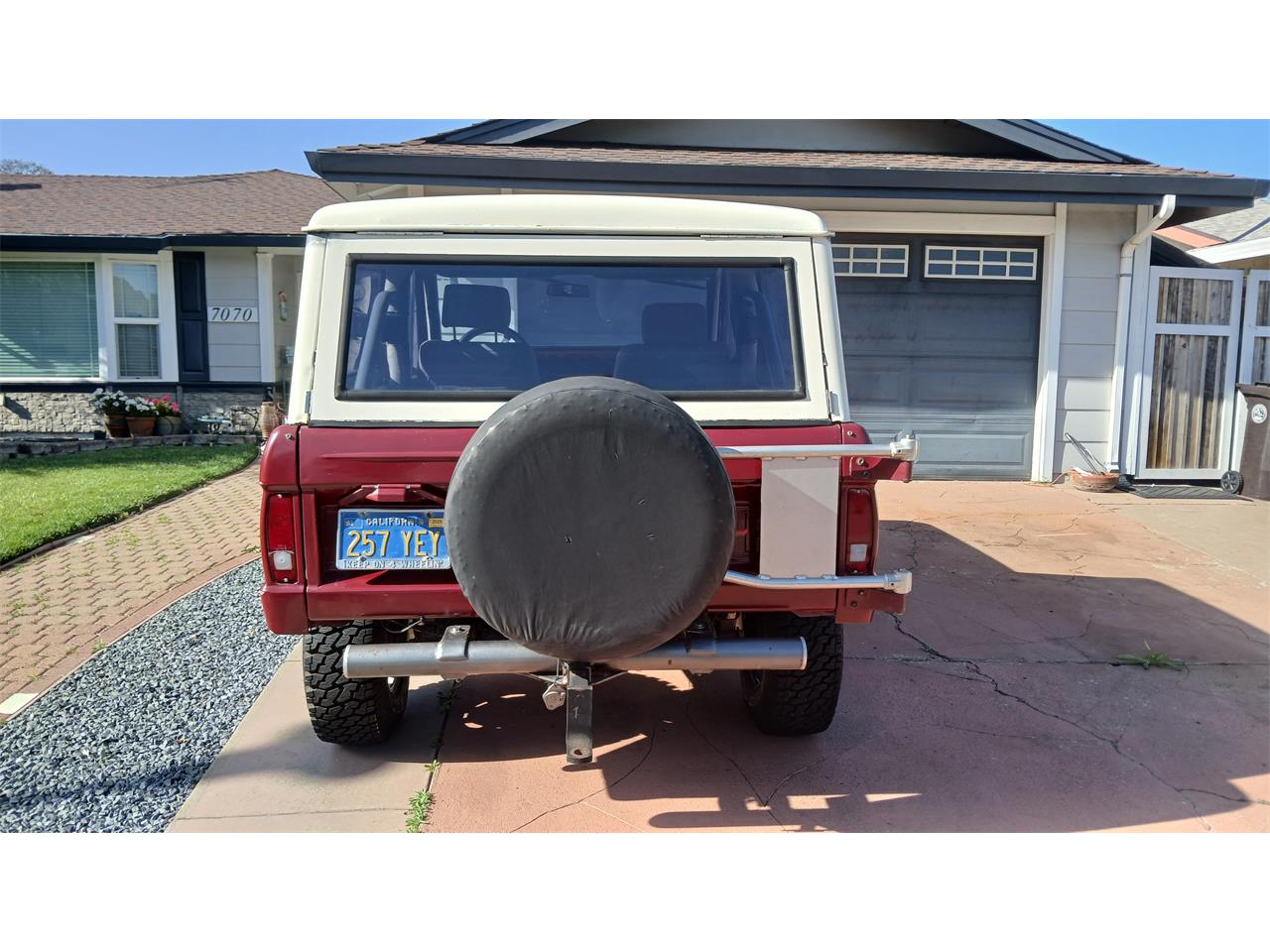 Ford-Bronco-1968-Maroon-Grey-2