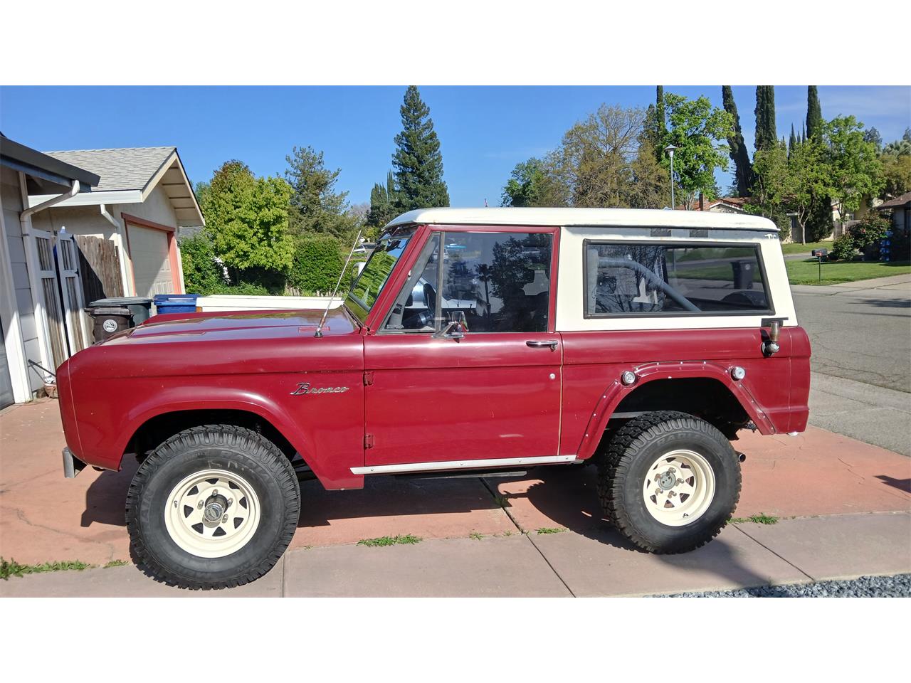 Ford-Bronco-1968-Maroon-Grey-4