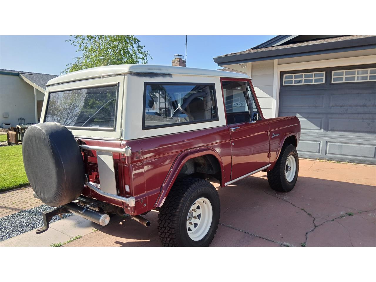 Ford-Bronco-1968-Maroon-Grey-5