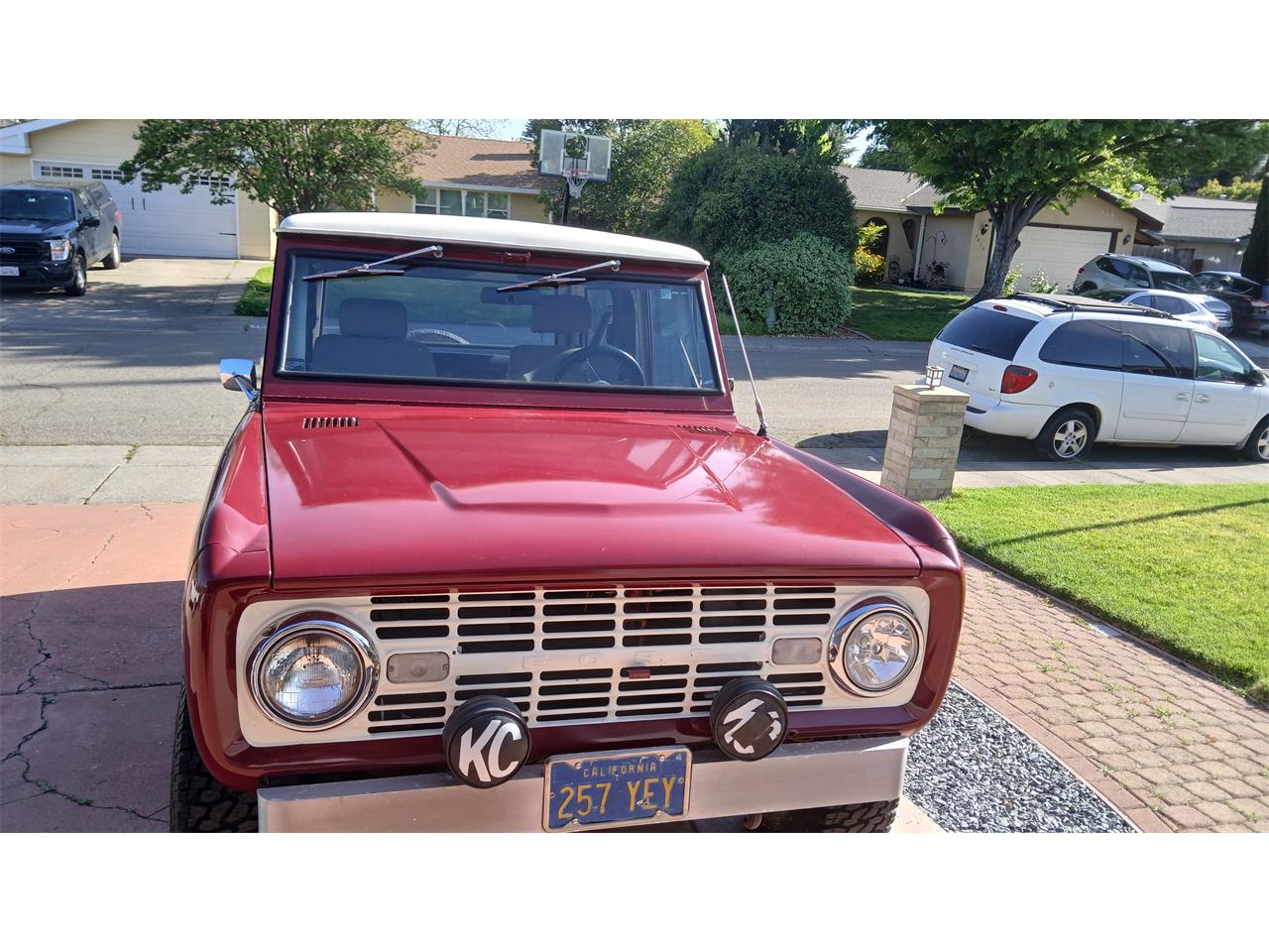 Ford-Bronco-1968-Maroon-Grey-8