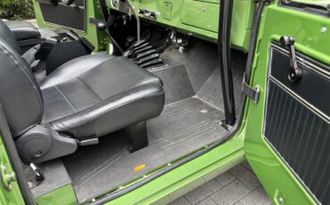 Ford-Bronco-1969-Green-Metallic-Black-12