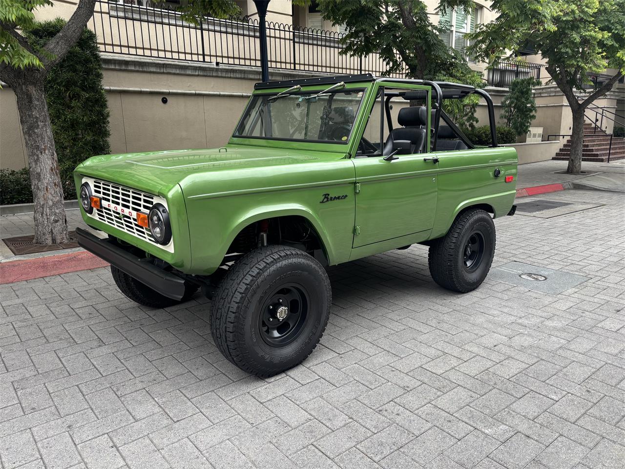 Ford-Bronco-1969-Green-Metallic-Black-24