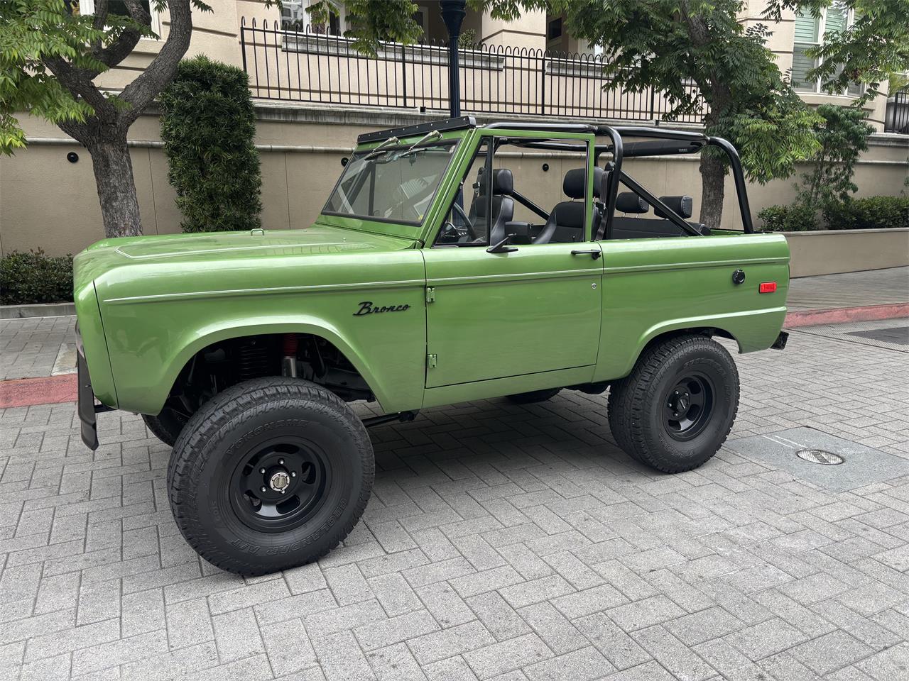 Ford-Bronco-1969-Green-Metallic-Black-25
