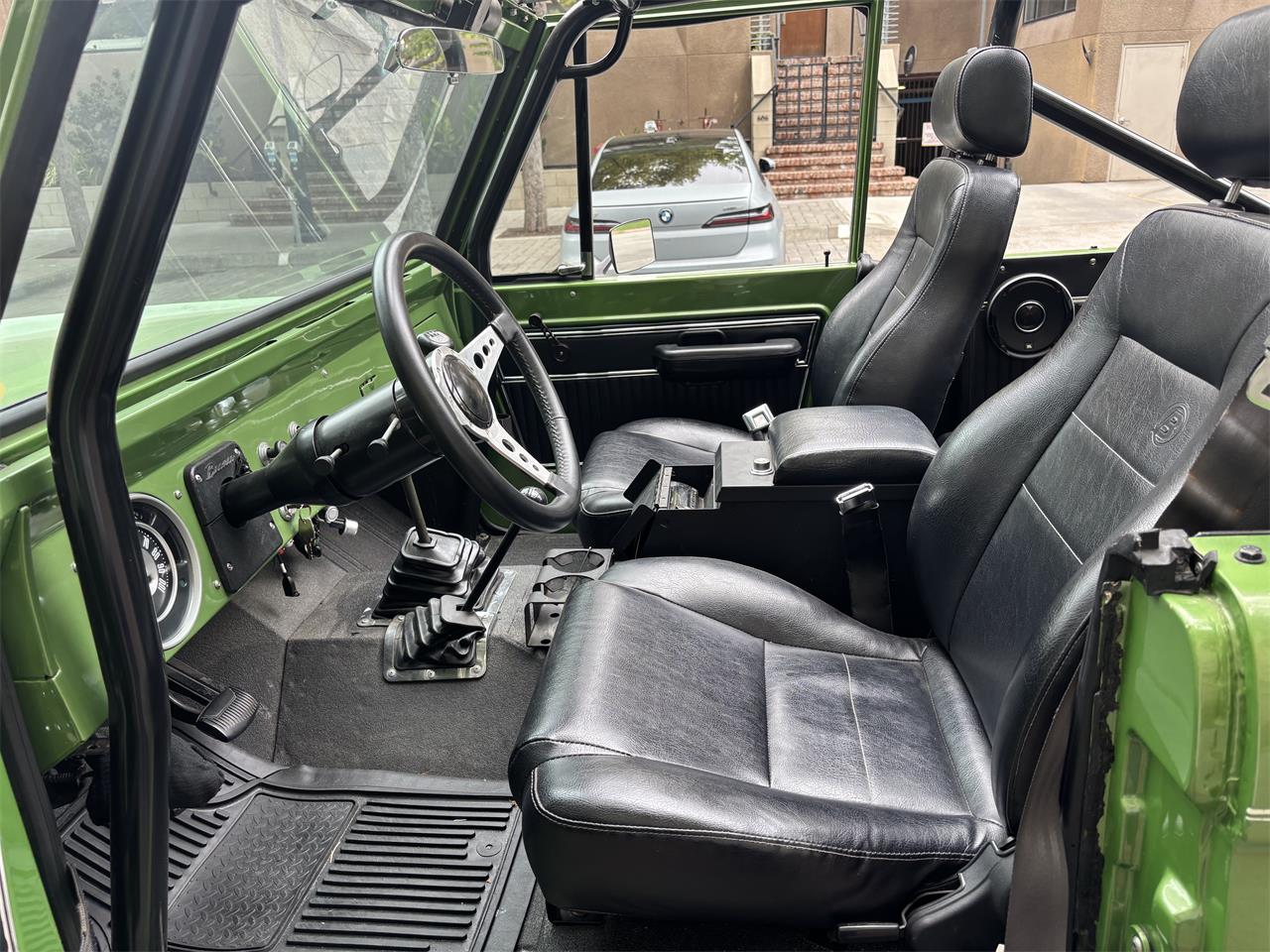 Ford-Bronco-1969-Green-Metallic-Black-26