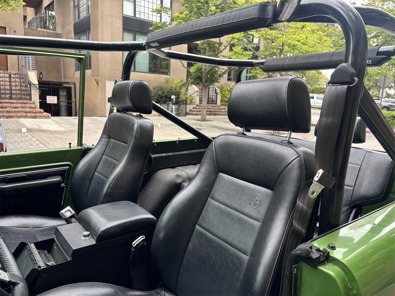 Ford-Bronco-1969-Green-Metallic-Black-27