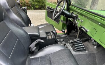 Ford-Bronco-1969-Green-Metallic-Black-3