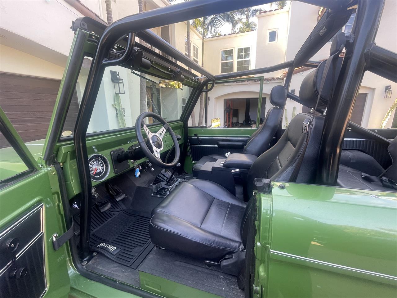 Ford-Bronco-1969-Green-Metallic-Black-34