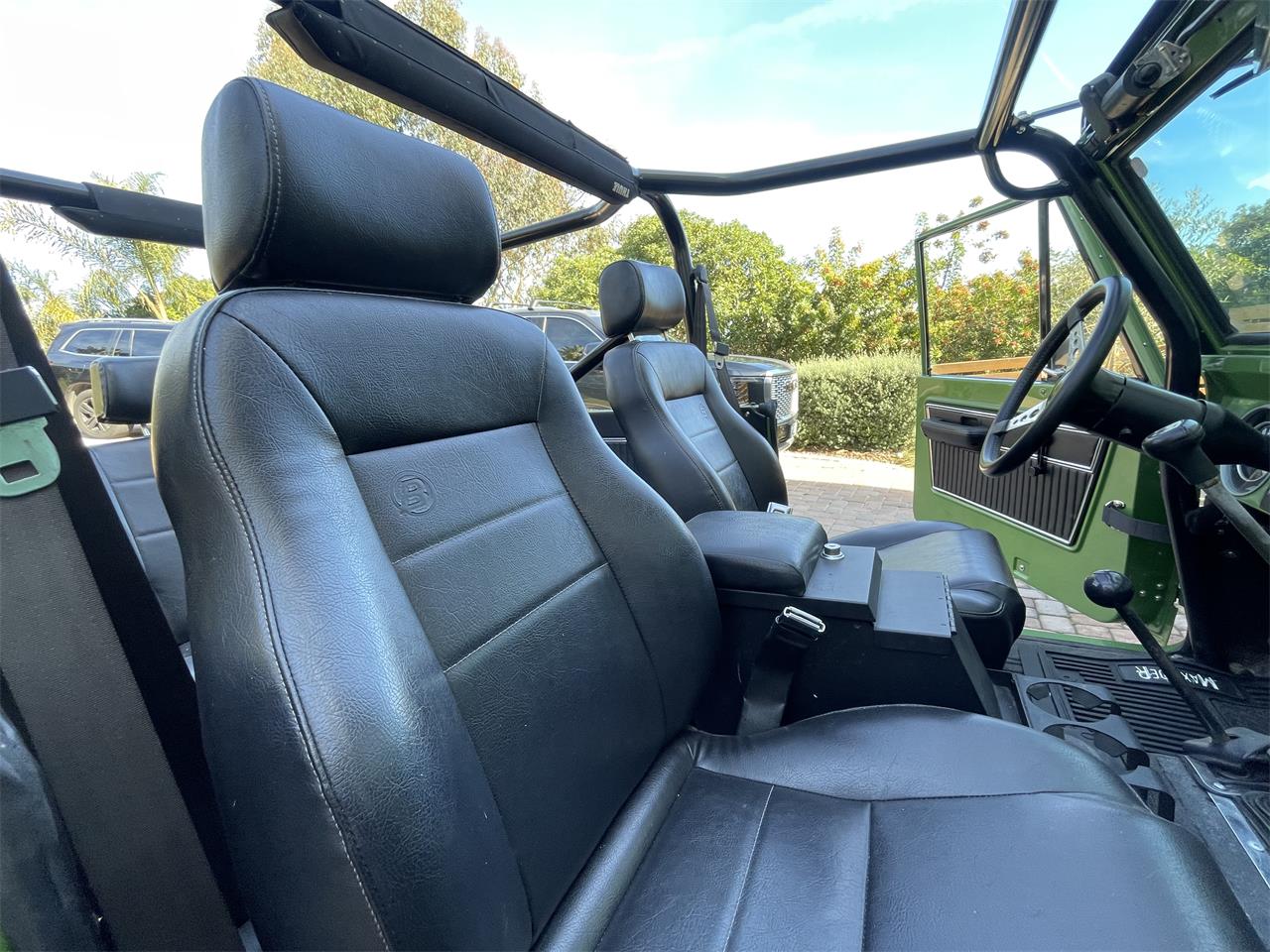 Ford-Bronco-1969-Green-Metallic-Black-38