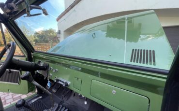 Ford-Bronco-1969-Green-Metallic-Black-39
