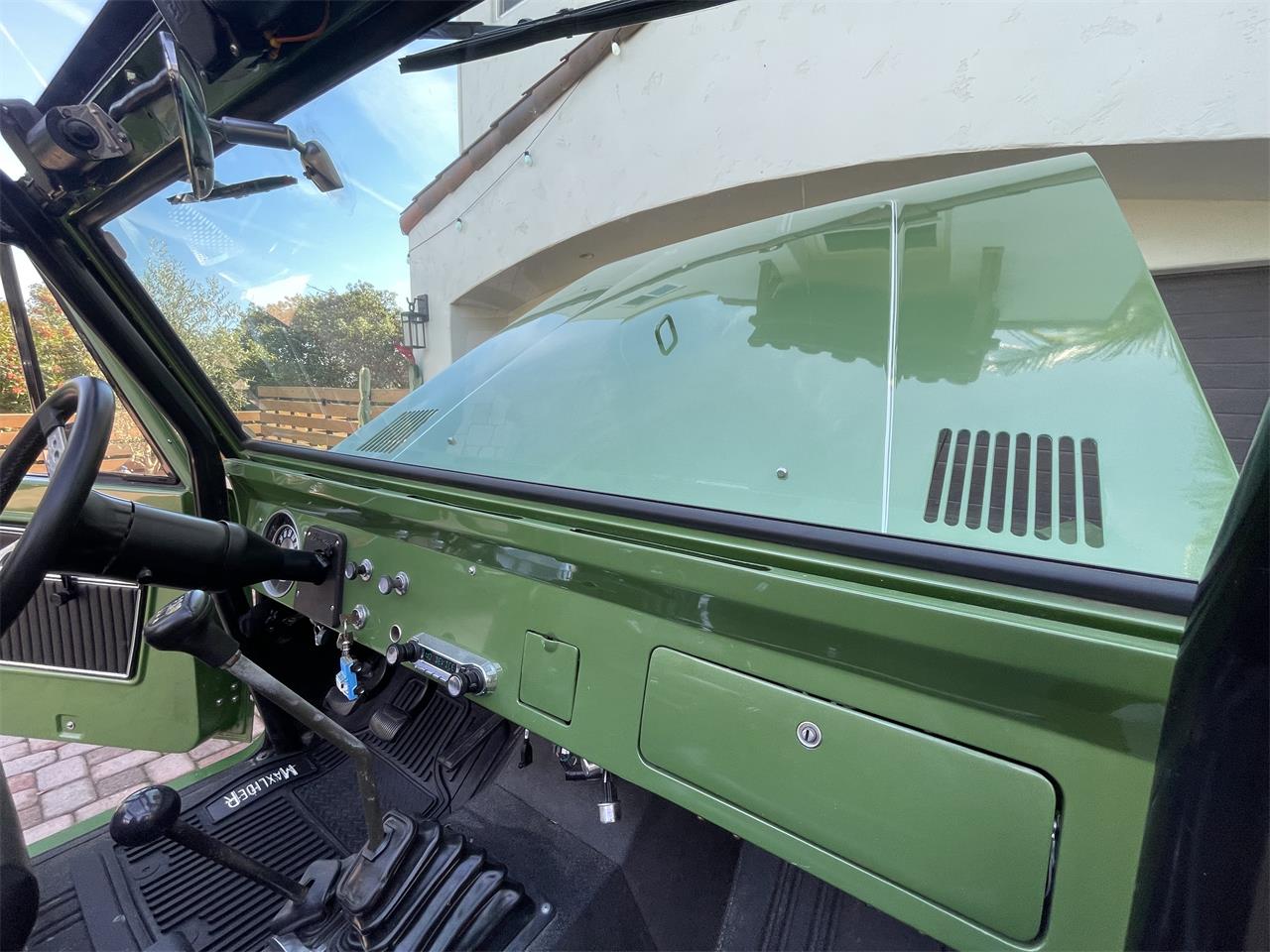 Ford-Bronco-1969-Green-Metallic-Black-39