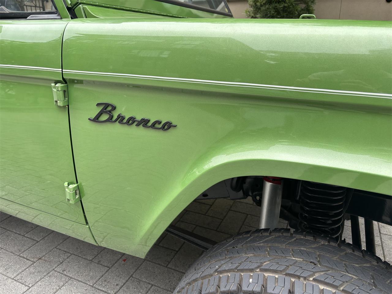Ford-Bronco-1969-Green-Metallic-Black-66