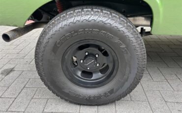 Ford-Bronco-1969-Green-Metallic-Black-69
