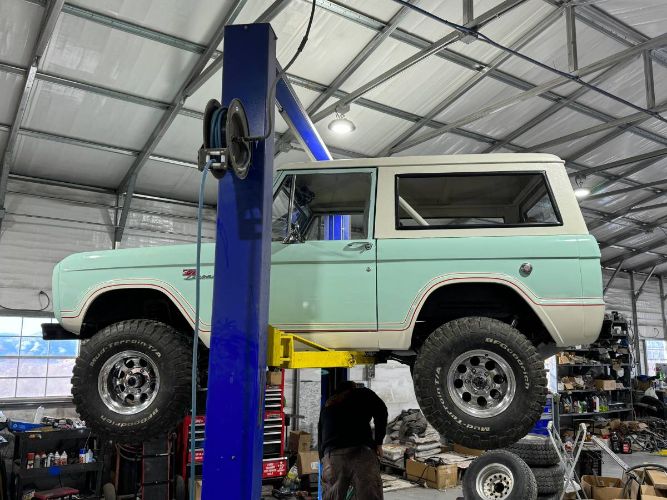 Ford-Bronco-1969-Light-Jade-1